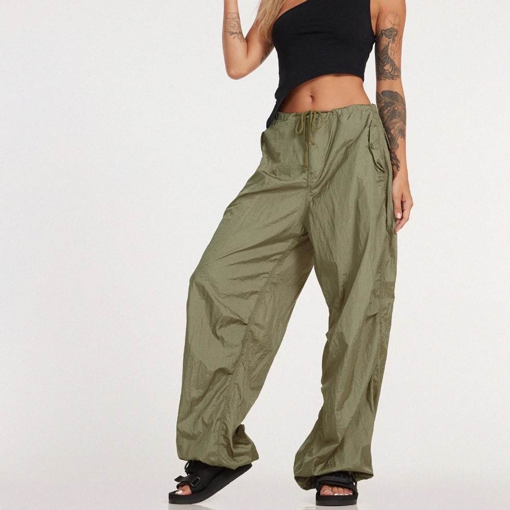 Motel Rocks CHUTE TROUSER IN PARACHUTE SILVER GREEN